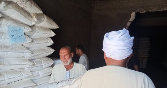 "الزراعة" تعلن صرف 5.8 مليون شكارة أسمدة للمزارعين وتؤكد توفر رصيد آمن