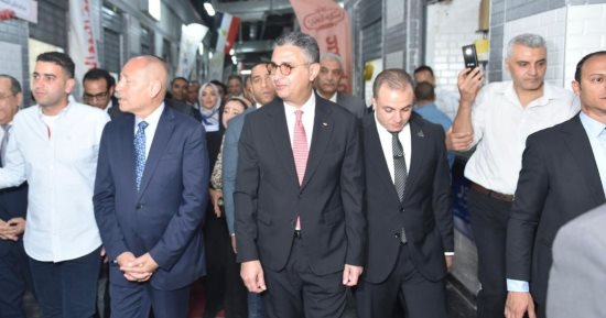 أهلا بالعيد.. افتتاح السوق الحضاري بحدائق القبة استعدادا لعيد الأضحى المبارك.. شريف فاروق: التوسع فى إقامة المعارض السلعية لضبط الأسواق.. محافظ القاهرة: توفير بيئة حضارية للتسوق وتخفيف الأعباء عن كاهل المواطنين