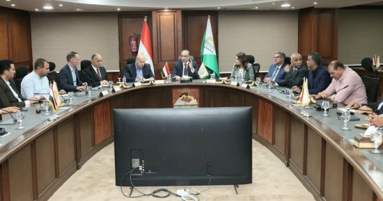 محافظ الجيزة لرؤساء الأحياء: التصدى لمخالفات البناء واجب يومى 