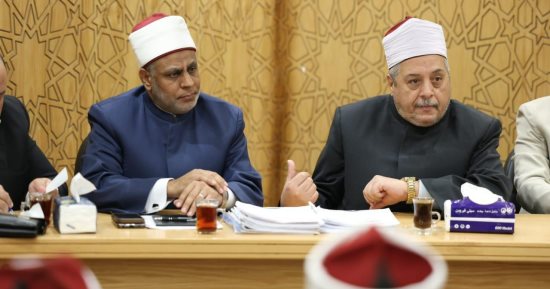 وكيل الأزهر يتابع استعدادات المناطق لانطلاق امتحانات الابتدائية والإعدادية