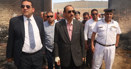 محافظ سوهاج ومدير الأمن يتابعان تداعيات حريق مصنع لحلج الأقطان بطهطا