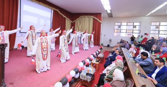 رئيس جامعة كفر الشيخ يشهد الملتقى الإبداعى الأول لرياض الأطفال بكلية التربية