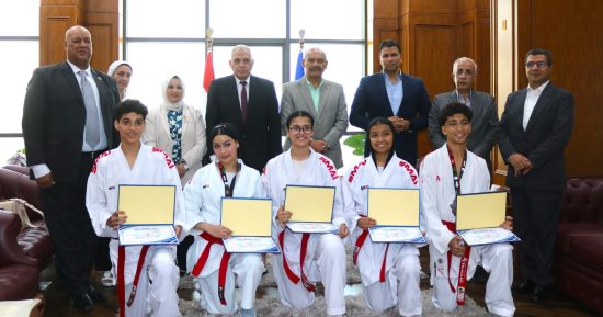 محافظ السويس يكرم أبطال الكاراتيه بعد تألقهم فى بطولة شمال أفريقيا