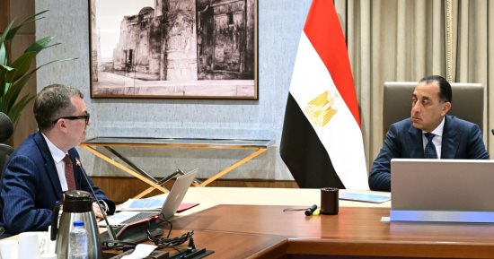 رئيس الوزراء يتابع مع وزير التخطيط موقف خطة العام المالى 2026/2025 