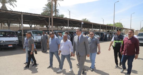 محافظ قنا يوجه بعمل "الطفطف" مجانا لراحة المواطنين فى السوق الحضارى 