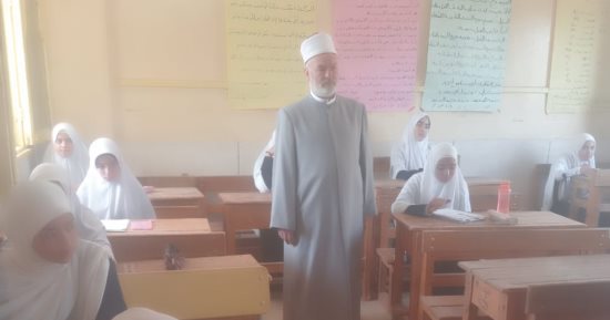 رئيس منطقة سوهاج الأزهرية يتفقد امتحانات الابتدائية والإعدادية بالمراغة
