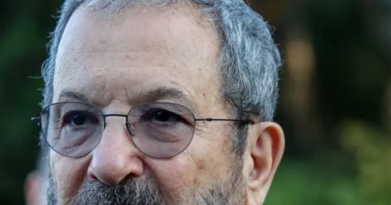 إيهود باراك يهاجم نتنياهو: «حيوان يائس فى مصيدة» وقد يؤجل الانتخابات