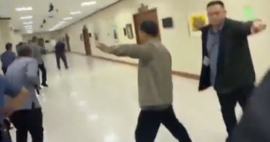 القصة الكاملة لإطلاق نار فى محيط مجلس الشيوخ الفلبينى (فيديو)