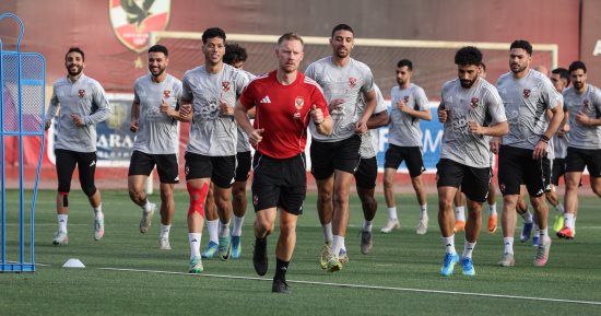 إمام عاشور ينتظم في تدريبات الأهلي الجماعية (صور)