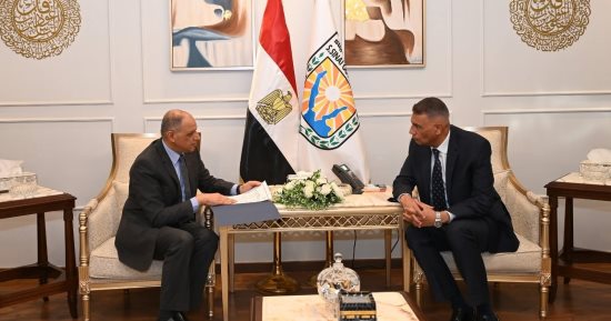 محافظ جنوب سيناء يعتمد لجنة شيوخ القبائل فى المحافظة