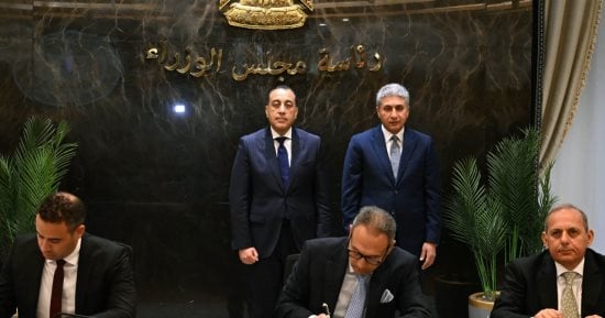 مدبولي يشهد توقيع اتفاقيتى تشغيل منظومة التأشيرة الإلكترونية بمطار القاهرة