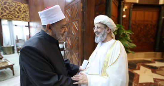 شيخ الأزهر يستقبل أمين عام الإفتاء العمانى ويناقشان سبل تعزيز التعاون