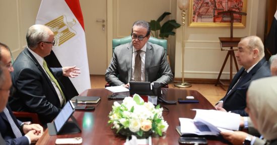 وزير الصحة: تحفيز الاستثمار فى القطاع الدوائى وتذليل التحديات أمام المصنعين
