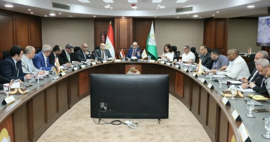 محافظ الجيزة: حريصون على توفير بيئة عمل مستقرة للمستثمرين
