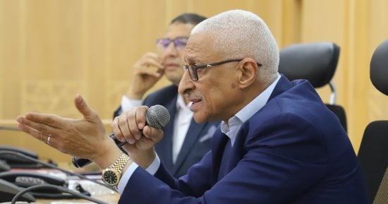 محافظ شمال سيناء يناقش الملفات الخدمية مع النواب والجهاز التنفيذى