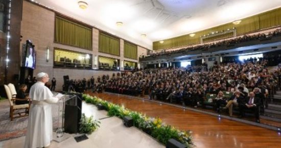 بابا الفاتيكان ينتقد زيادة الإنفاق العسكري الأوروبي: خيانة للدبلوماسية وليس دفاعا