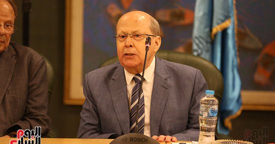 عبدالحليم قنديل: أمريكا تنفق تريليون دولار سنويًا على الحروب