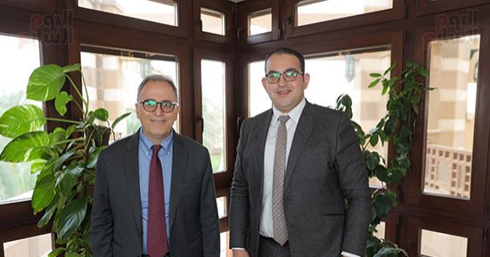 رئيس الجامعة الأمريكية: لا خطط لإنشاء فرع جديد للجامعة 