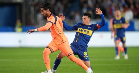 برشلونة يسقط أمام ألافيس يخسر في ليلة الاحتفال بلقب الدوري الإسباني