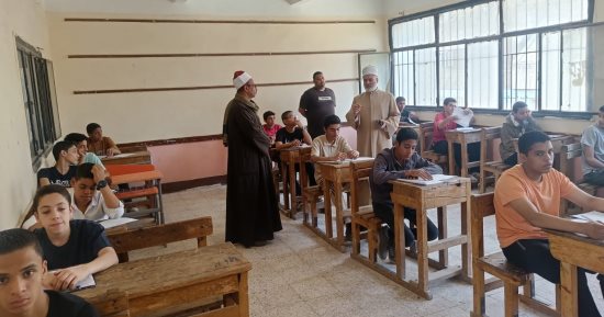 رئيس سوهاج الأزهرية يتابع امتحانات الشهادتين الابتدائية والإعدادية