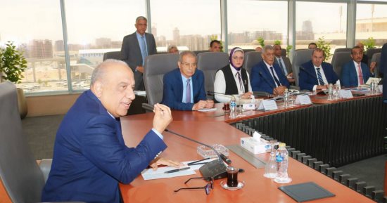 محمود عصمت يوجه برفع درجة الاستعداد لمواجهة زيادة الاستهلاك