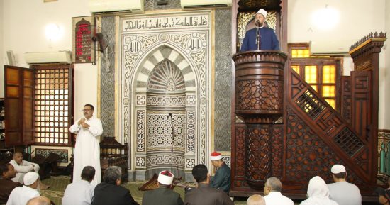 ترجمة خطبة صلاة الجمعة بمسجد عمر بن عبد العزيز إلى لغة الإشارة