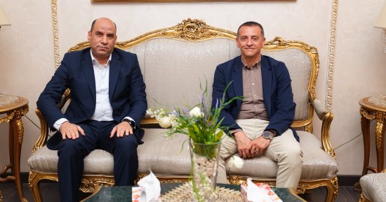 محافظ أسوان يستقبل وزير العمل استعدادًا لجولة ميدانية فى الصعيد