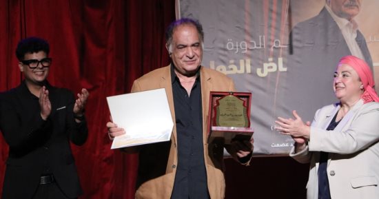 تكريم الفنان رياض الخولى فى افتتاح الدورة الخامسة من مهرجان المسرح العالمى