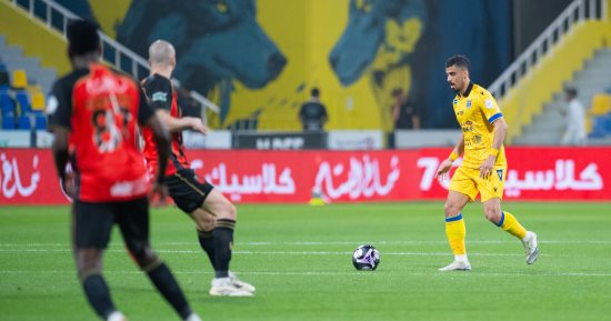 التعاون ينجو من الخسارة بتعادل مثير أمام الرياض في الدوري السعودي