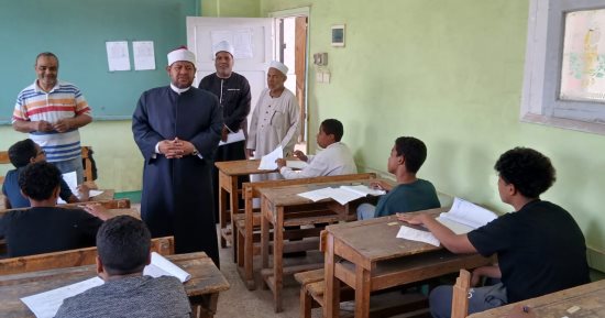 رئيس منطقة أسوان الأزهرية يتفقد امتحانات الشهادة الإعدادية بكوم أمبو