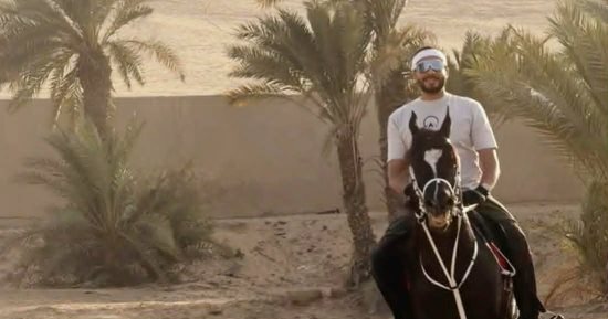 عصام السقا فى أحدث ظهور مع الخيل بعد حصوله على جائزة أفضل ممثل ثاني 