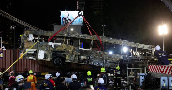 ارتفاع حصيلة ضحايا حادث اصطدام قطار بحافلة فى تايلاند إلى 40 شخصا.. فيديو