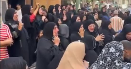 تشييع جثمان عامل دليفري لقي مصرعه خلال مشاجرة مع آخر ببنها