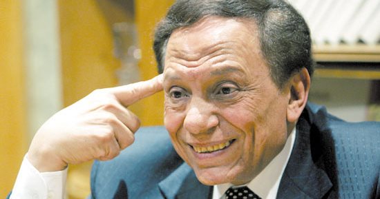 محمد عادل إمام يحتفل بعيد ميلاد والده الزعيم.. فيديو
