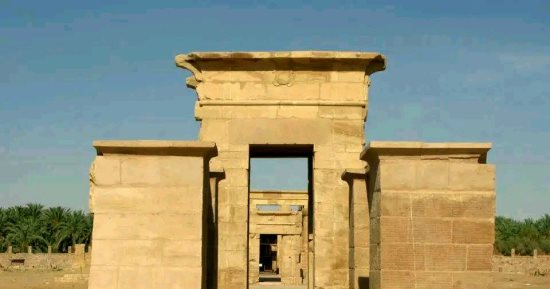 معبد هيبس جوهرة العصر الصاوى التراثية الفريدة بالصحراء الغربية.. آخر نسخة للمعابد الفارسية فى مصر ورمز الوادى الجديد الرسمى.. يمثل سجلا تاريخيا للحضارة.. ويشهد تعامد الشمس على قدس الأقداس مرتين سنويا.. صور