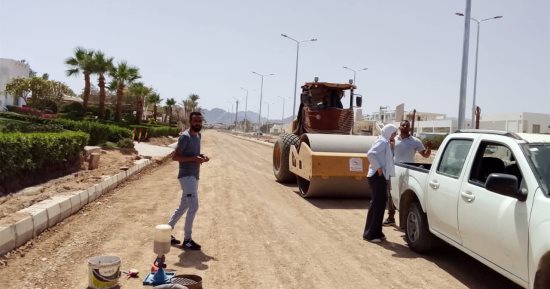 مديرية الطرق تبدأ رصف وازدواج شارع الموتيلات بشرم الشيخ ضمن الخطة الاستثمارية 2025/2026