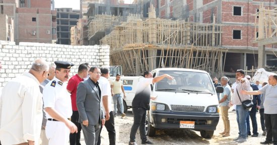 نقل سيارات العدوة وسيلا فى الفيوم إلى الموقف الجديد بالحادقة
