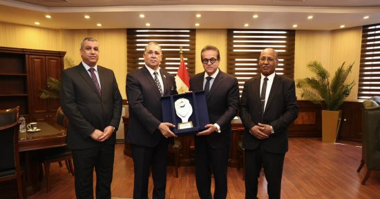 نقيب المحامين يلتقى وزير الصحة لبحث تعزيز الخدمات الصحية لأعضاء النقابة