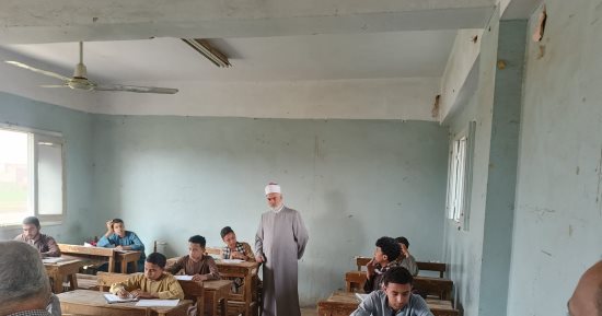 رئيس منطقة سوهاج الأزهرية يتفقد لجان امتحانات الابتدائية والإعدادية بالمنشاة 