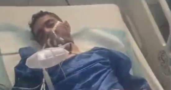 بين الحياة والموت.. إبراهيم القرا يصارع نزيف الرئتين داخل العناية المركزة فى غزة