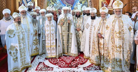 البابا تواضروس الثاني يدشن كنيسة مارمينا بدار السلام ويرسم 5 كهنة برتبة القمصية