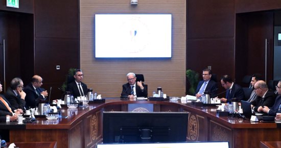 نائب رئيس الوزراء للشئون الاقتصادية يتابع موقف زيادة احتياطى السلع الغذائية