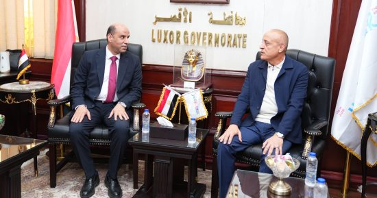 وزير العمل ومحافظ الأقصر يبحثان تعزيز التعاون في التدريب والتشغيل وتسليم عقود عمل للشباب
