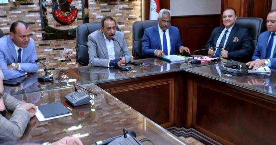 محافظ سوهاج يشارك فى اجتماع برنامج التنمية المحلية بصعيد مصر