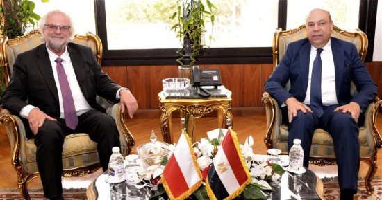 وزير الطيران: تقديم التسهيلات لزيادة حركة السياحة من بولندا إلى المقاصد المصرية
