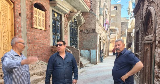3000 متر إنترلوك ترفع كفاءة الشوارع بمدينة طهطا بسوهاج.. صور