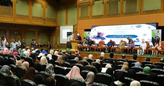 المفتى يؤكد: الإسلام كرم المرأة وعدها شريكا أصيلا فى عمارة الكون 