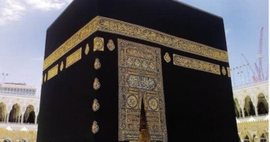 هل تساءلت يوما عن تاريخ بناء الكعبة المشرفة؟ وكم مرة رُفعت قواعد هذا البيت العتيق؟ تمثل قصة بناء الكعبة المشرفة سجلًا إيمانيا خالدا يعكس تعاقب الأجيال فى تعظيم هذا البيت العتيق ويؤكد أن عمارتها رسالة توحيد