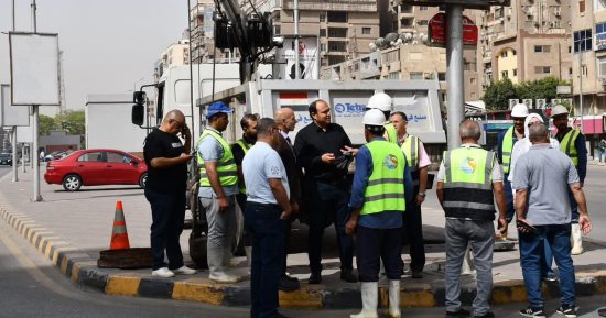 رئيس مياه الجيزة يتابع ميدانيًا تنفيذ خطة تطهير شبكات الصرف الصحي.. صور