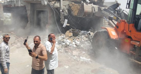 ​"هتخالف حنهد".. حملة مكبرة تزيل 3 حالات تعدٍ فى منشأة القناطر بالجيزة